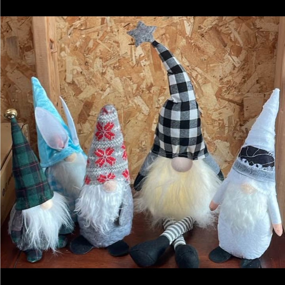 Set of 5 Decorative Gnomes - Plaid, Gray, Blue, White, and Knit